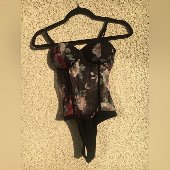 SOLD-Floral mesh body suit from willows young contemporary - Picture 7 of 9